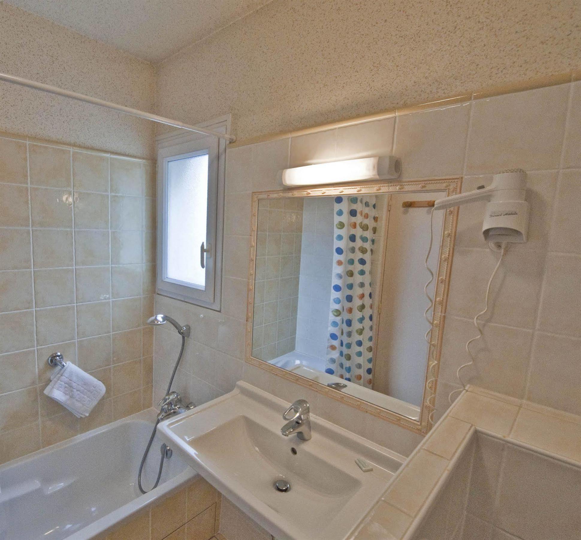 Hotel Les Oliviers Фаєнс Екстер'єр фото